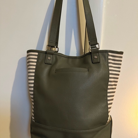 NWOT: SET:Green tote w/matching wallet - Picture 3 of 7